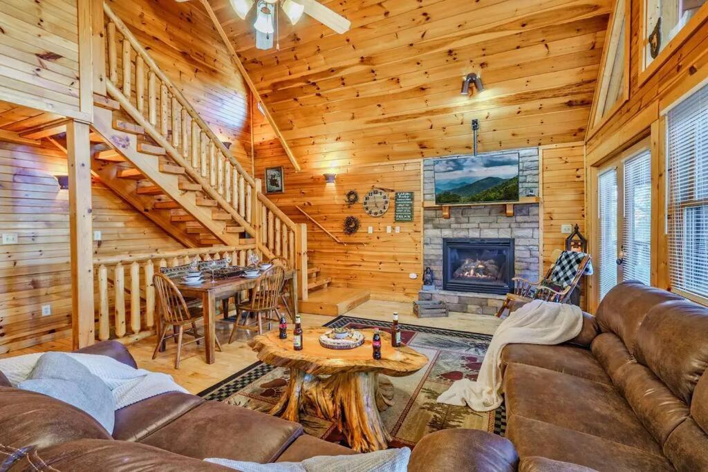 Stunning Mountain Cabin W Hot Tub Gatlinburg Kültér fotó