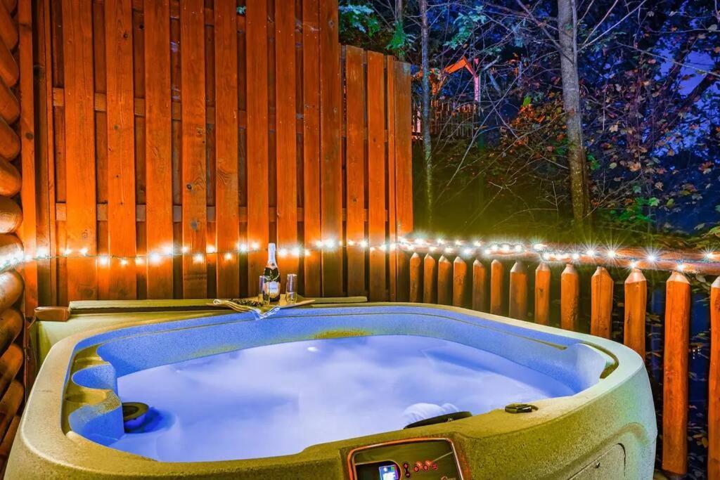 Stunning Mountain Cabin W Hot Tub Gatlinburg Kültér fotó